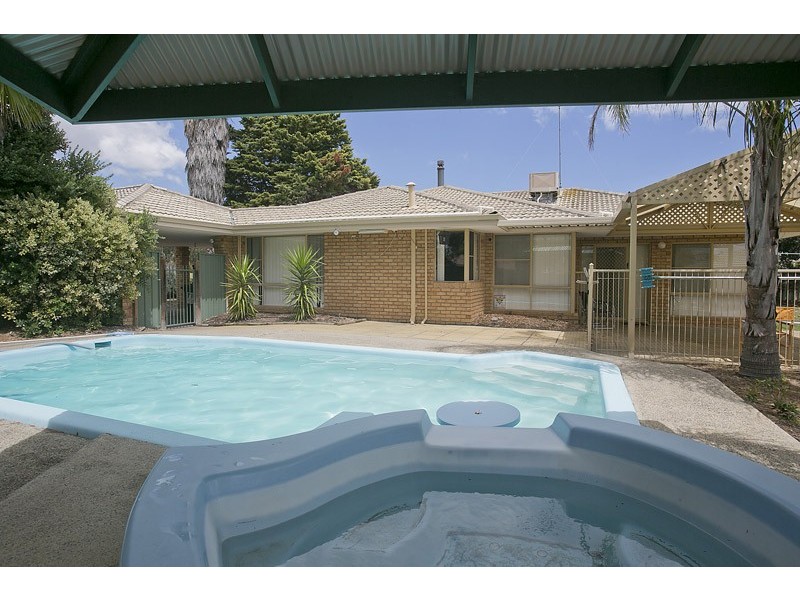 26 Lakevalley Drive, Edgewater WA 6027