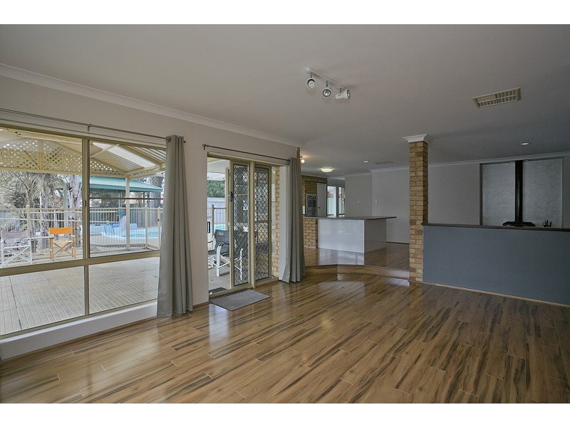 26 Lakevalley Drive, Edgewater WA 6027