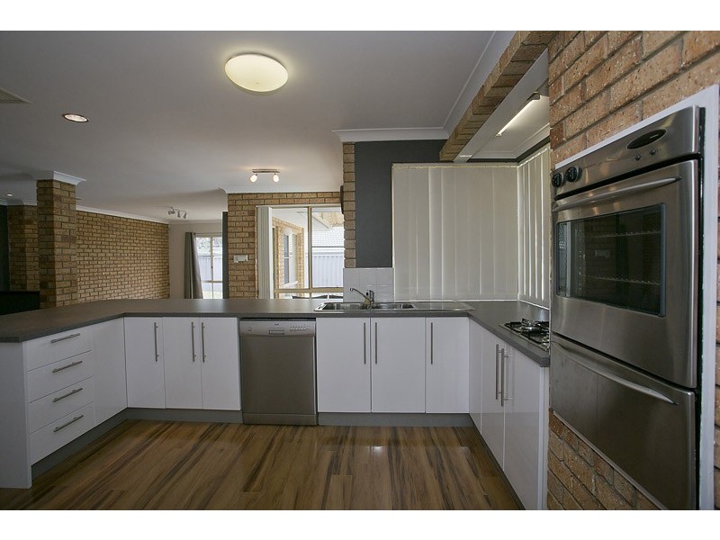 26 Lakevalley Drive, Edgewater WA 6027