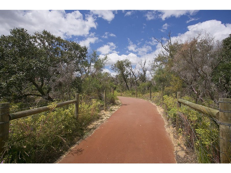 26 Lakevalley Drive, Edgewater WA 6027