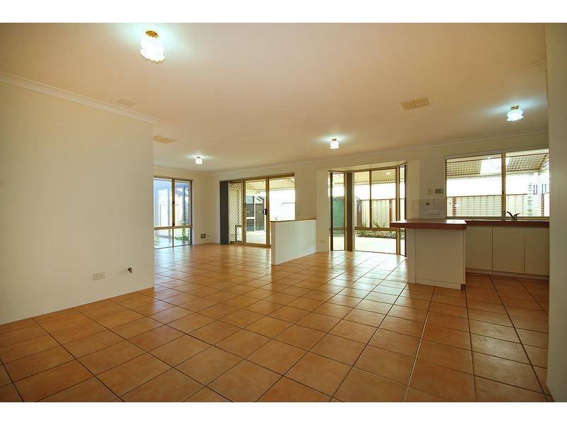 7 Bibbulmun Entrance, Sinagra WA 6065