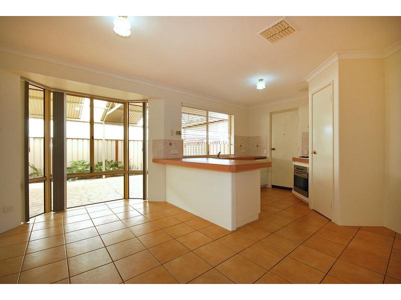 7 Bibbulmun Entrance, Sinagra WA 6065