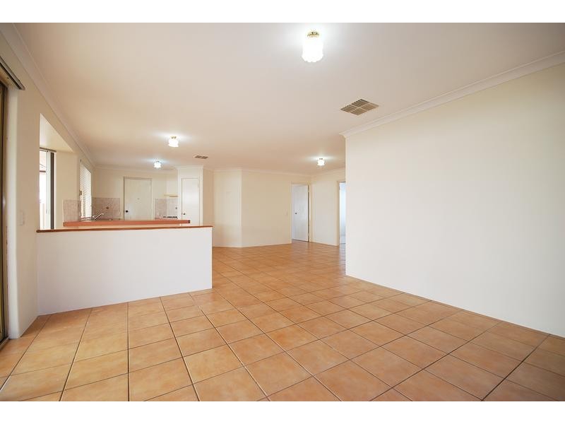 7 Bibbulmun Entrance, Sinagra WA 6065