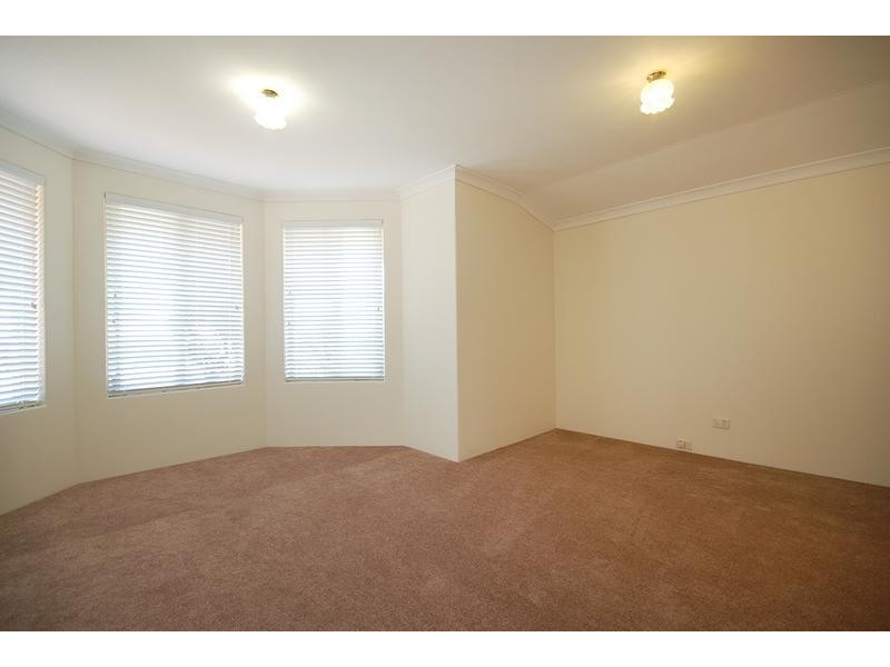 7 Bibbulmun Entrance, Sinagra WA 6065