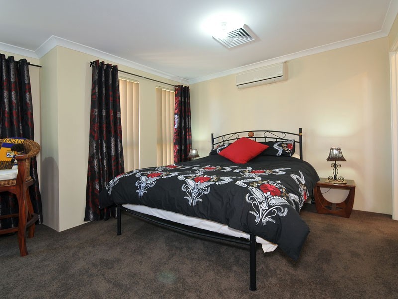 1 Athens Lane, Hocking WA 6065