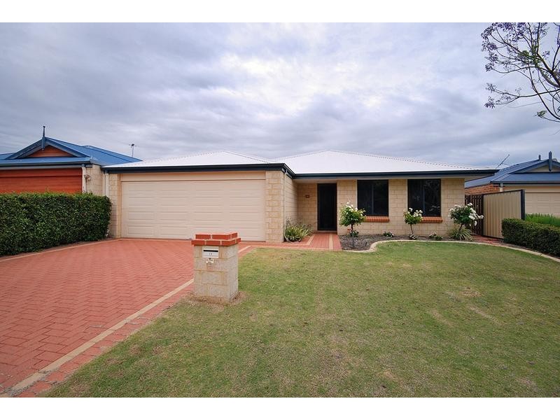 12 Tableland Way, Carramar WA 6031
