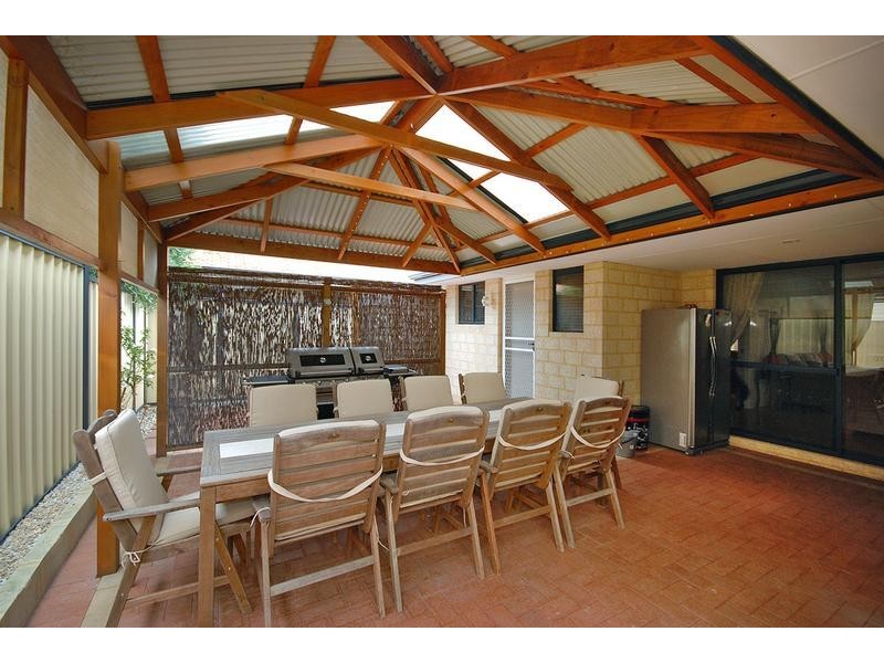 12 Tableland Way, Carramar WA 6031