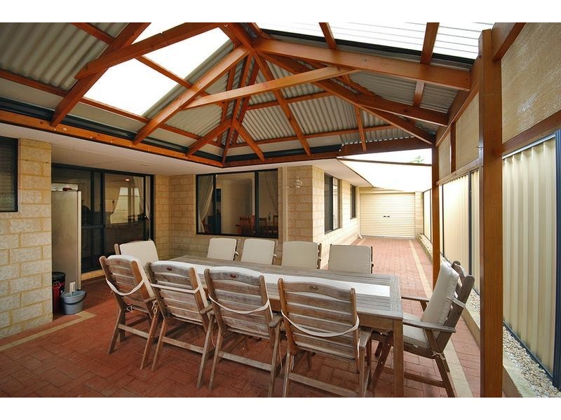 12 Tableland Way, Carramar WA 6031