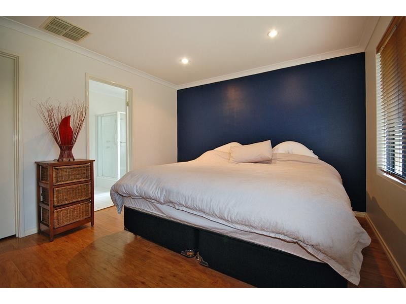 12 Tableland Way, Carramar WA 6031