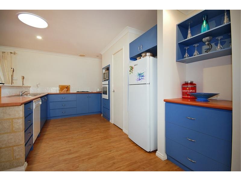 12 Tableland Way, Carramar WA 6031