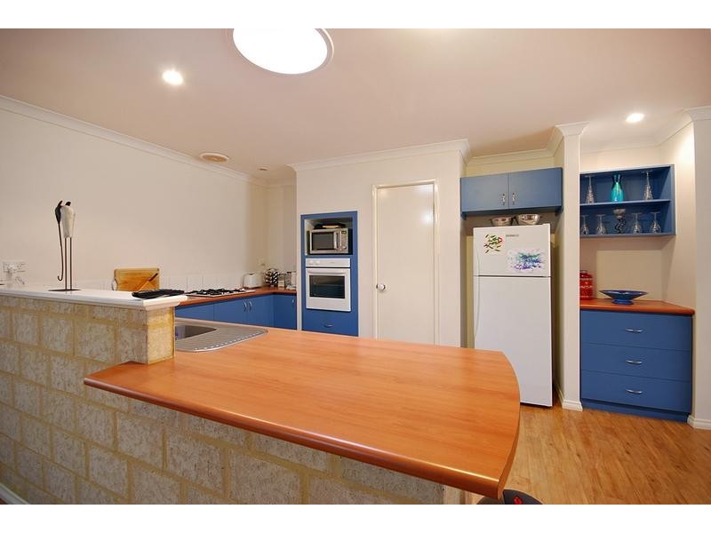 12 Tableland Way, Carramar WA 6031