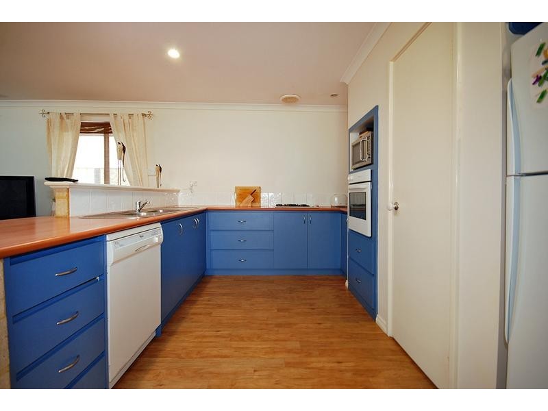 12 Tableland Way, Carramar WA 6031