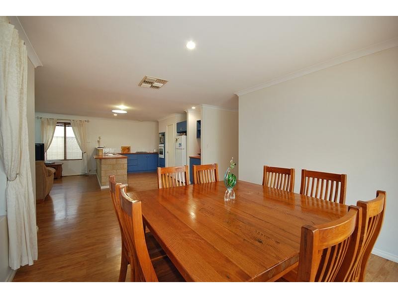 12 Tableland Way, Carramar WA 6031