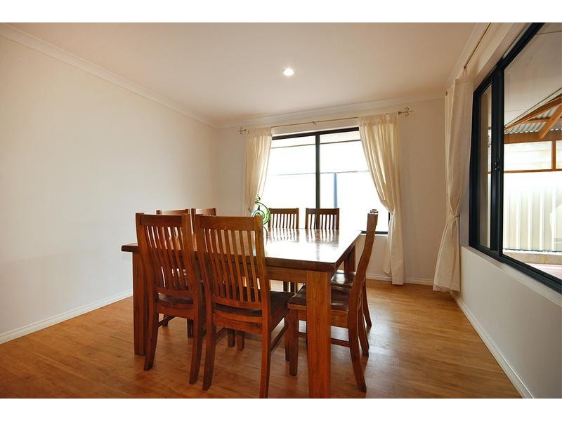 12 Tableland Way, Carramar WA 6031