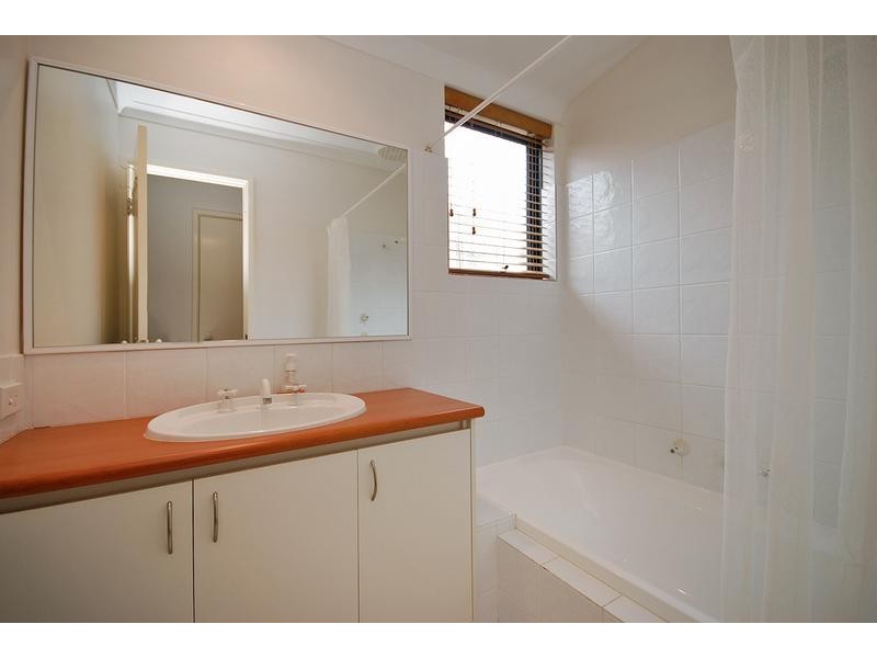 12 Tableland Way, Carramar WA 6031