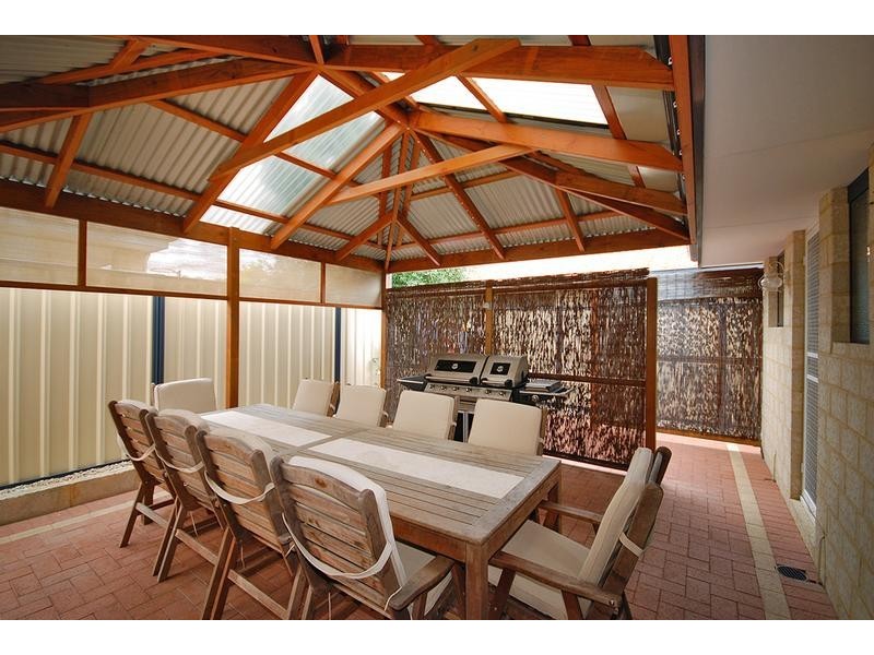 12 Tableland Way, Carramar WA 6031