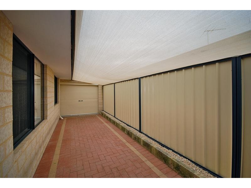 12 Tableland Way, Carramar WA 6031