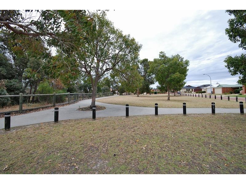 12 Tableland Way, Carramar WA 6031