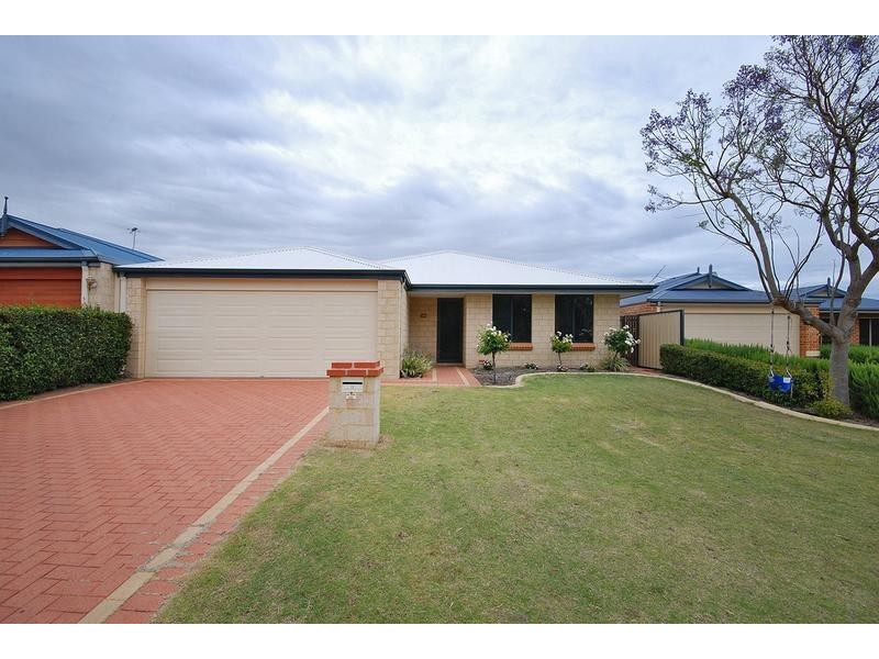 12 Tableland Way, Carramar WA 6031