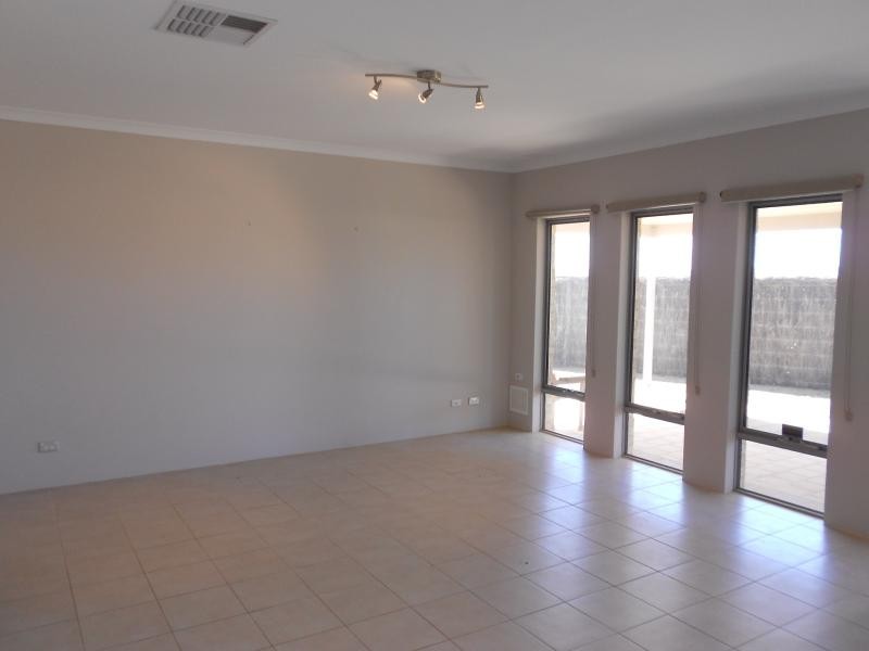 27 Ferryside, Butler WA 6036