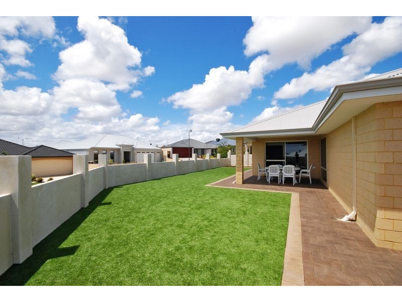 25 Eastman Turn, Tapping WA 6065