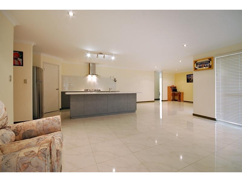 25 Eastman Turn, Tapping WA 6065