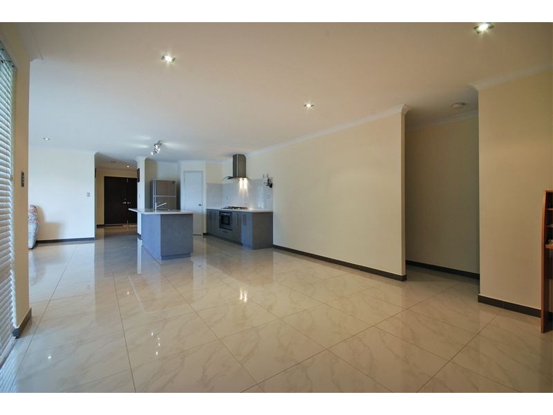 25 Eastman Turn, Tapping WA 6065