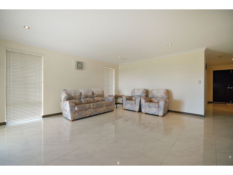 25 Eastman Turn, Tapping WA 6065