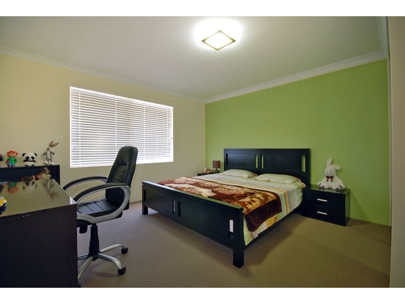 25 Eastman Turn, Tapping WA 6065