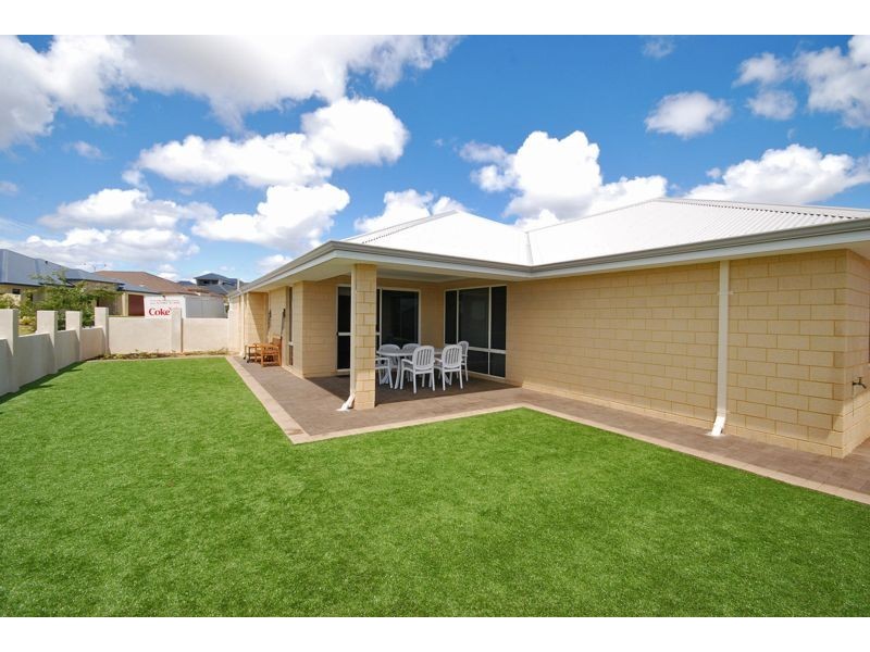 25 Eastman Turn, Tapping WA 6065