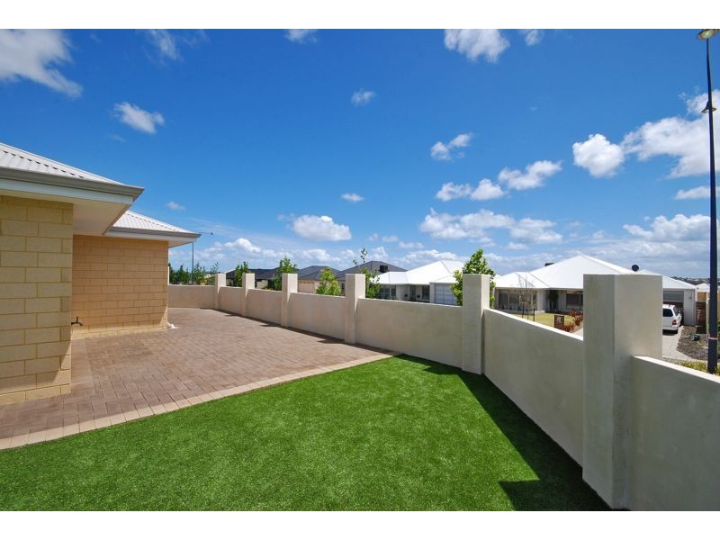 25 Eastman Turn, Tapping WA 6065