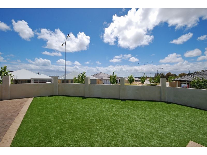 25 Eastman Turn, Tapping WA 6065