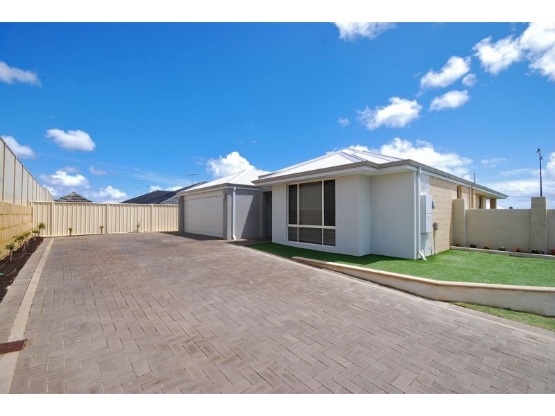 25 Eastman Turn, Tapping WA 6065