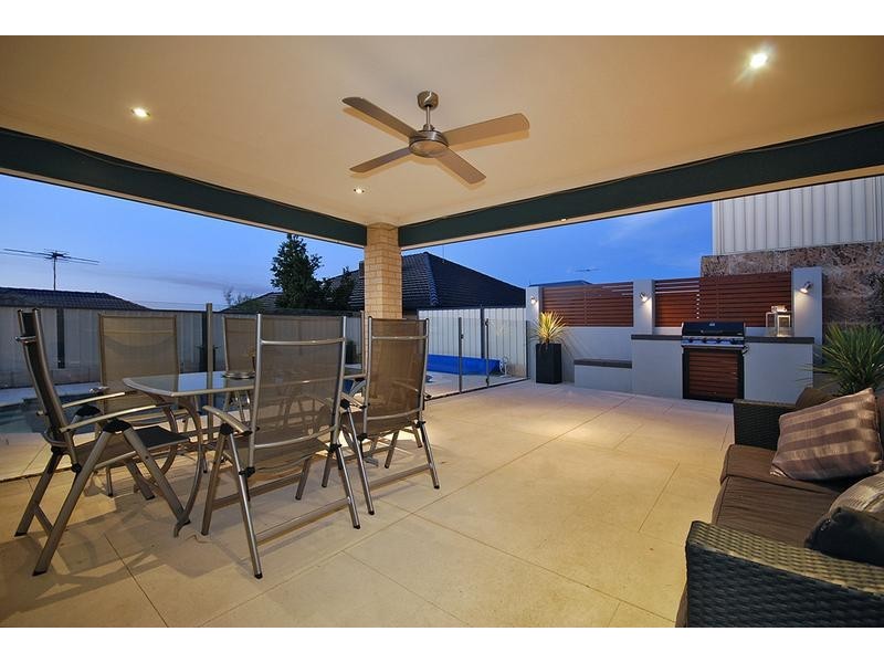 3 Narranbee Ridge, Tapping WA 6065