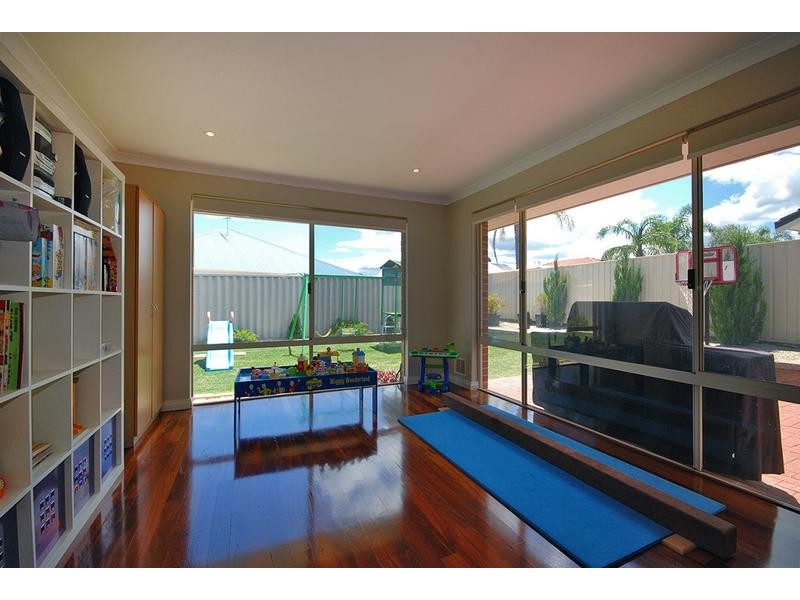 15 Woodbine Loop, Tapping WA 6065