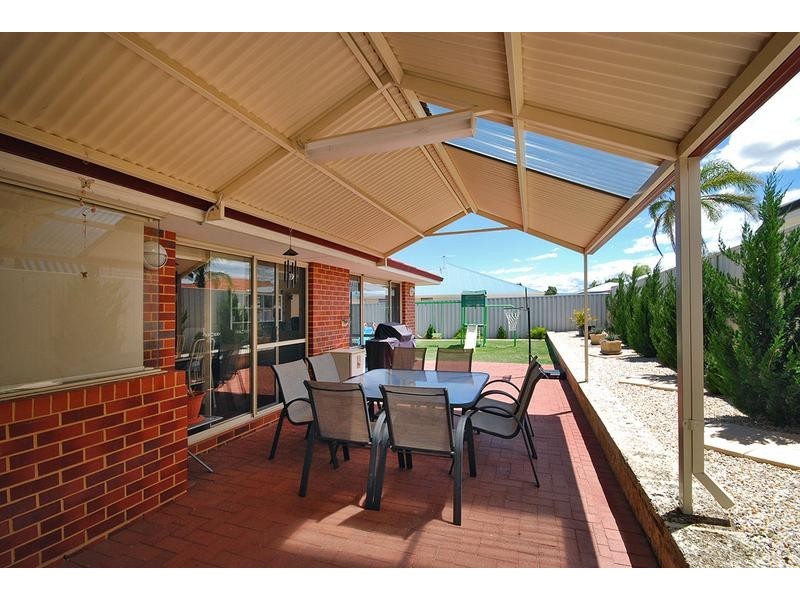 15 Woodbine Loop, Tapping WA 6065