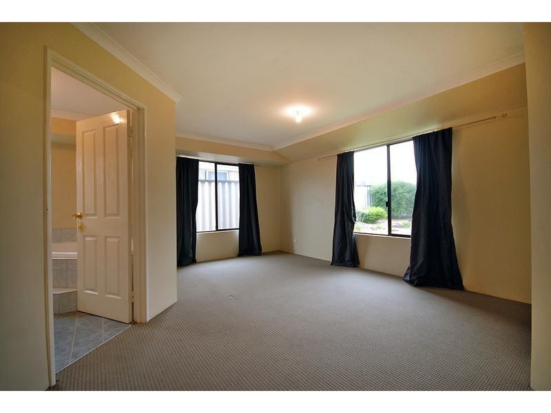 23 Griffiths Rd, Sinagra WA 6065