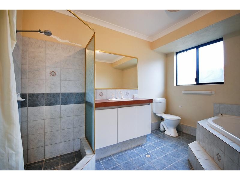 23 Griffiths Rd, Sinagra WA 6065