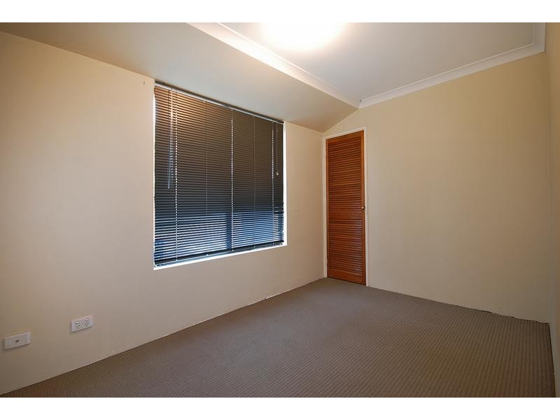 23 Griffiths Rd, Sinagra WA 6065