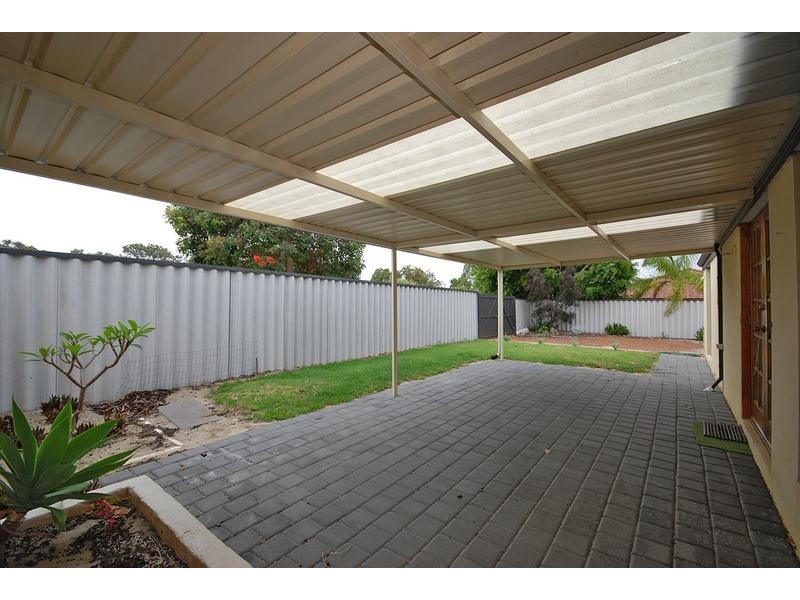23 Griffiths Rd, Sinagra WA 6065