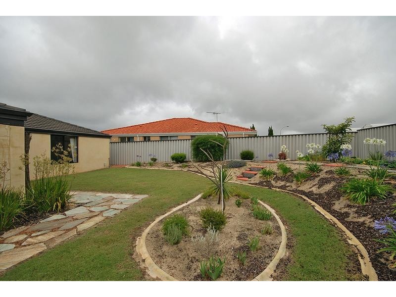 23 Griffiths Rd, Sinagra WA 6065