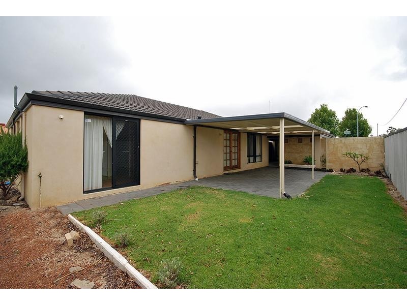 23 Griffiths Rd, Sinagra WA 6065