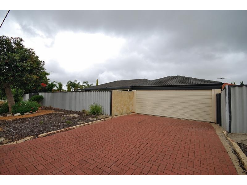 23 Griffiths Rd, Sinagra WA 6065