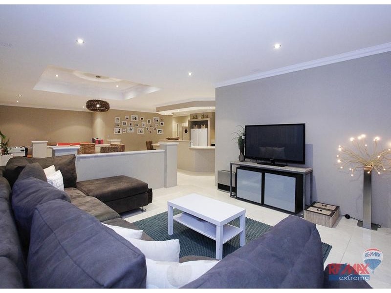 38 Hampshire Drive, Jindalee WA 6036