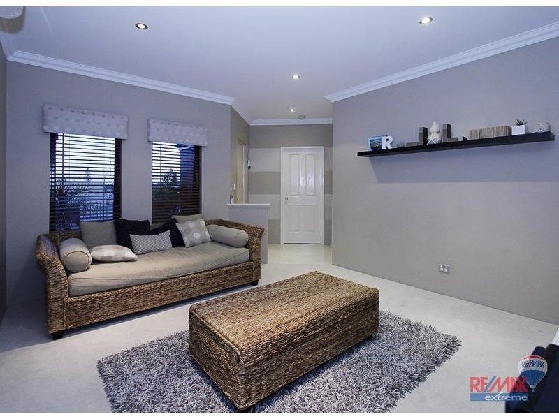 38 Hampshire Drive, Jindalee WA 6036