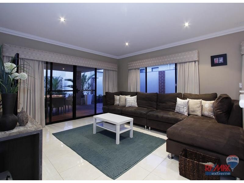 38 Hampshire Drive, Jindalee WA 6036