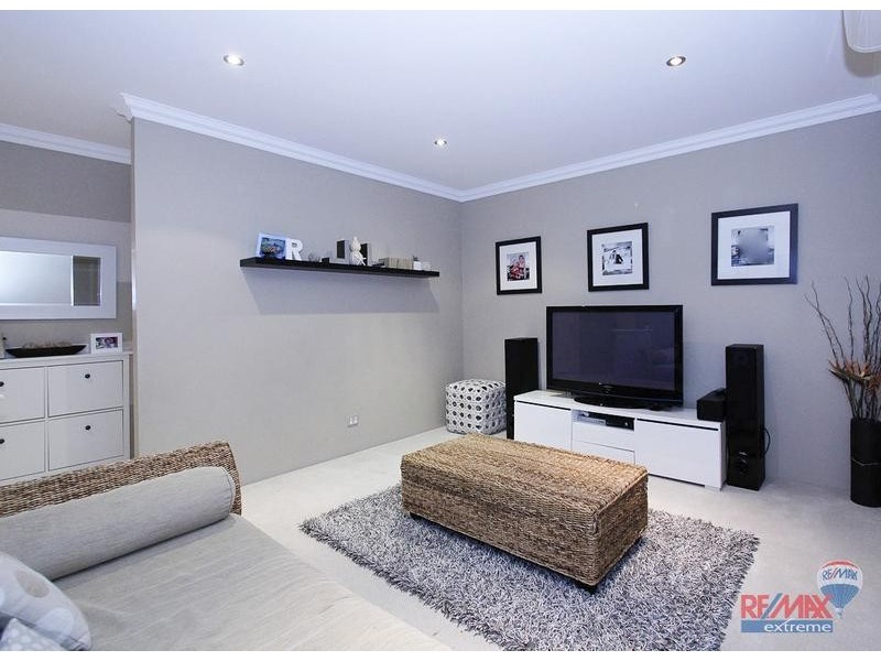 38 Hampshire Drive, Jindalee WA 6036