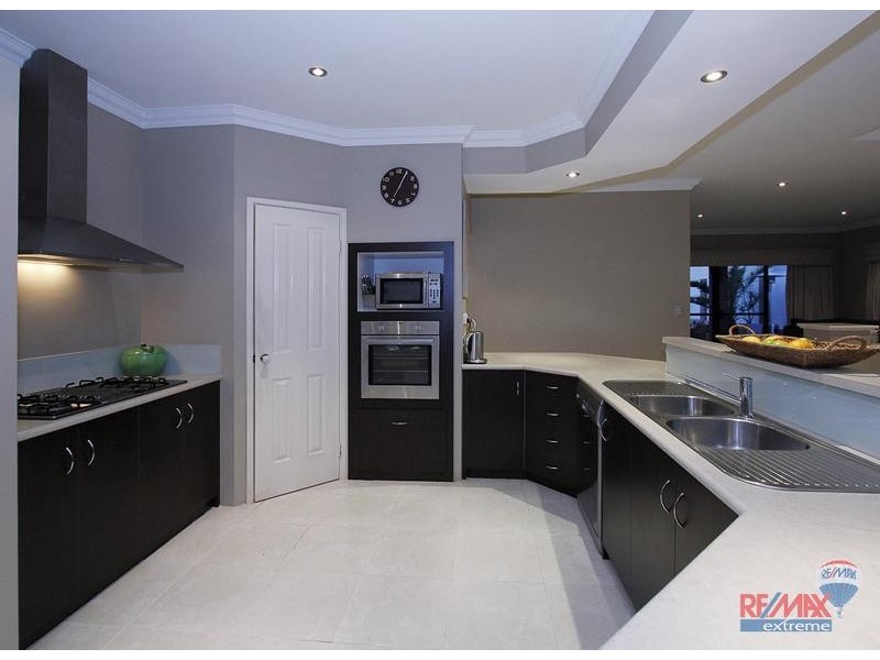 38 Hampshire Drive, Jindalee WA 6036