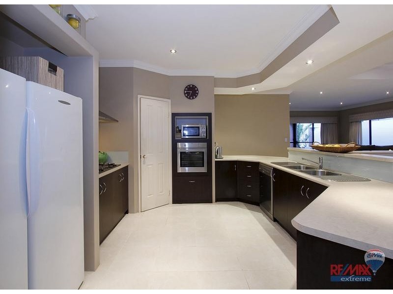 38 Hampshire Drive, Jindalee WA 6036