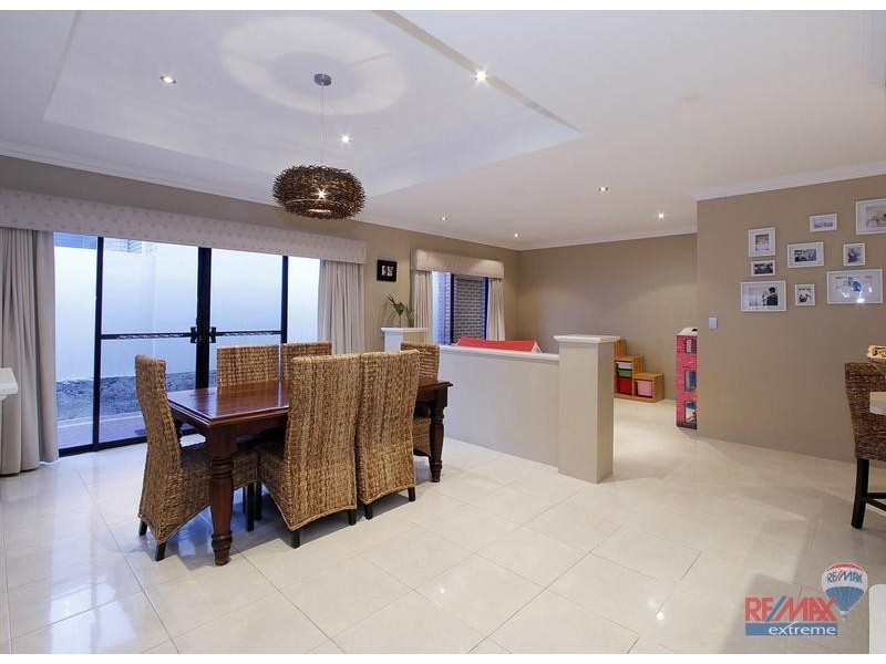 38 Hampshire Drive, Jindalee WA 6036